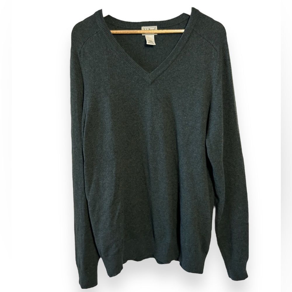 L.L. Bean Men's Washable Lambswool V-neck Sweater Green Large